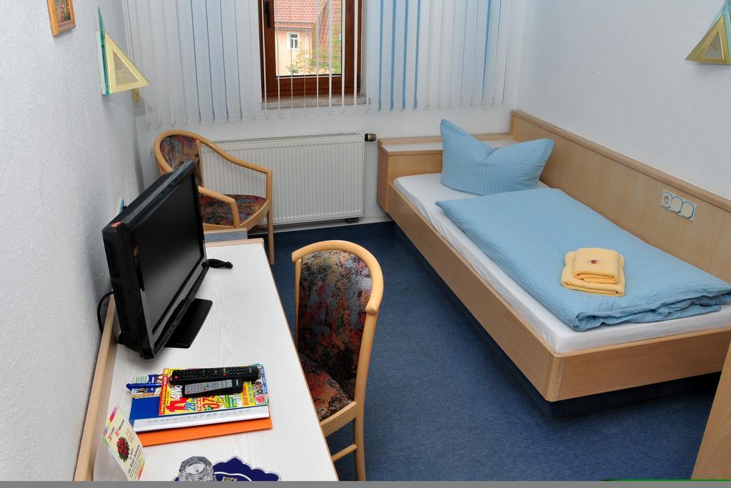 Hotel Am Hohen Schwarm Saalfeld Saale Oda fotoğraf