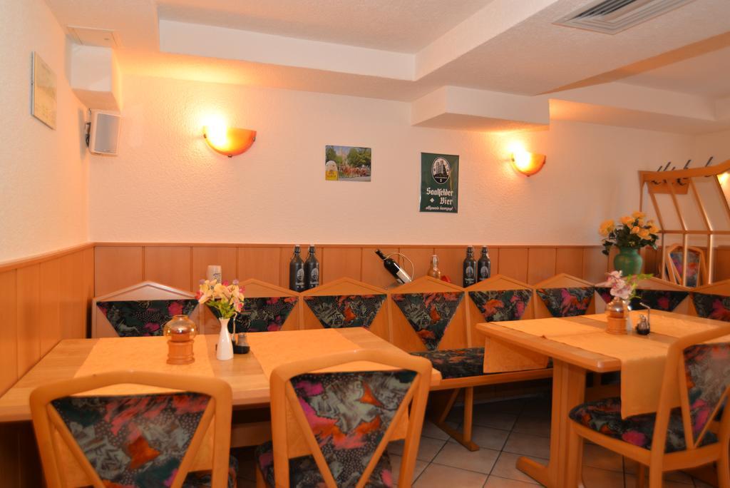 Hotel Am Hohen Schwarm Saalfeld Saale Dış mekan fotoğraf